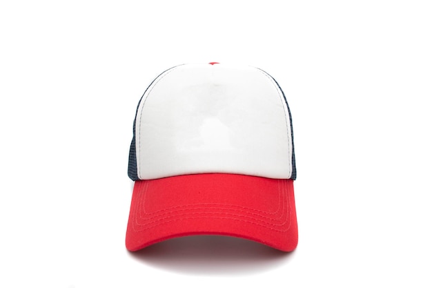 Un berretto da baseball bianco rosso blu navy isolato su sfondo bianco