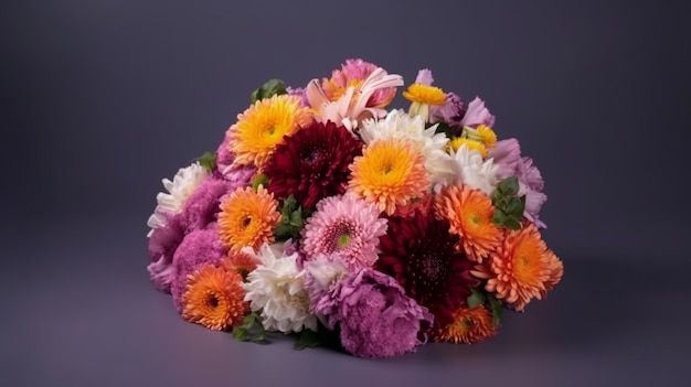 Un bouquet di fiori colorati su uno sfondo viola