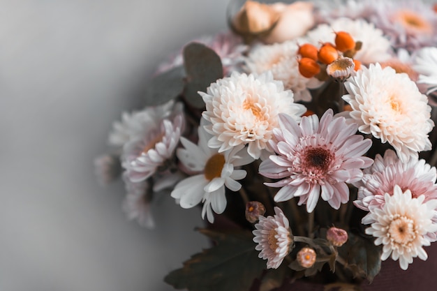 Un bouquet di fiori misti