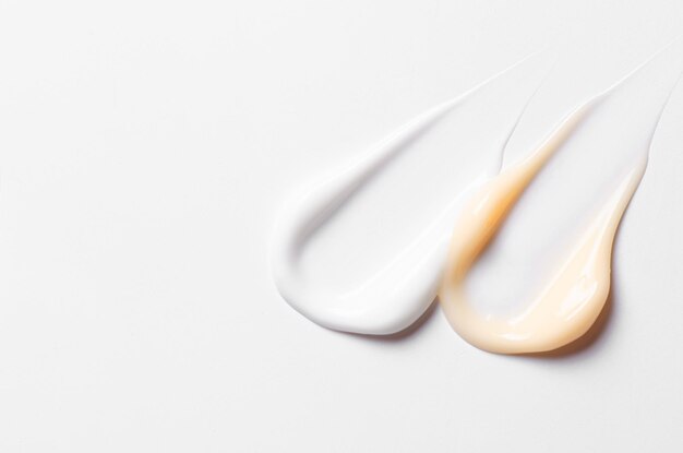 Un campione di gel o crema solare idratante per il corpo