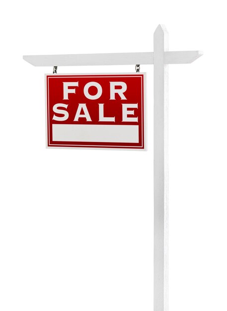 Un cartello di immobili in vendita lasciato isolato su uno sfondo bianco