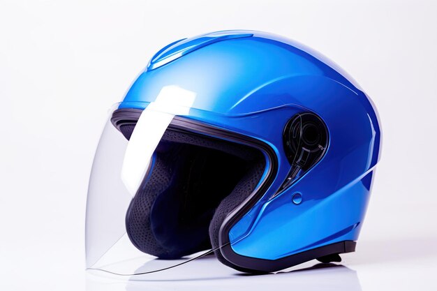 un casco da motocicletta blu su sfondo bianco