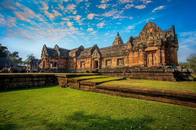 Un castello costruito su tremila anni di roccia del castello di Khao Phanom Rung In Thailandia