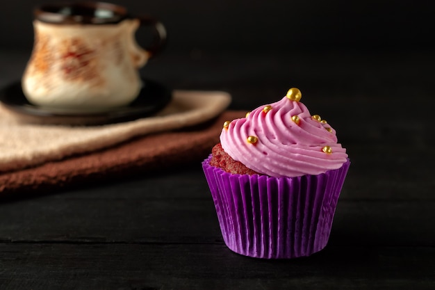 Un dolce popolare per tè e caffè sono i muffin alla crema di burro.