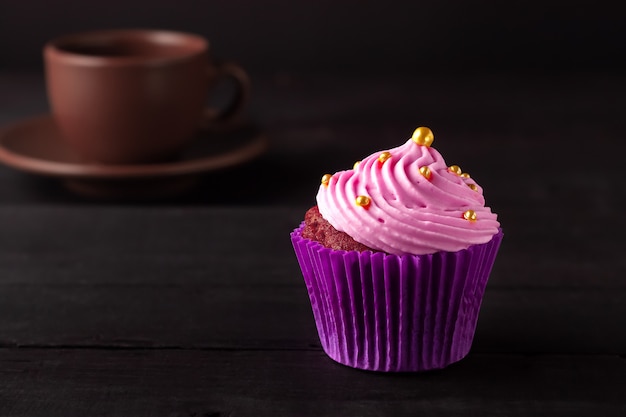 Un dolce popolare per tè e caffè sono i muffin alla crema di burro.