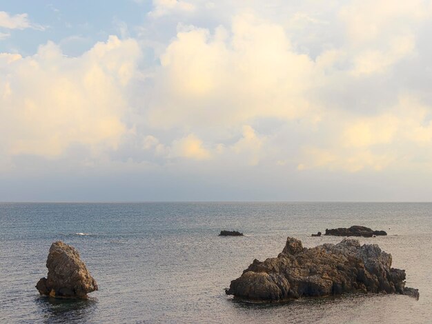 Un faro sulla costa dell'isola di Corfù