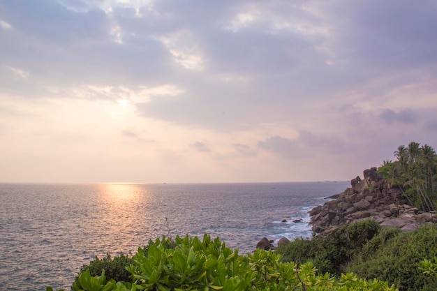 Un faro sulla costa dello sri lanka