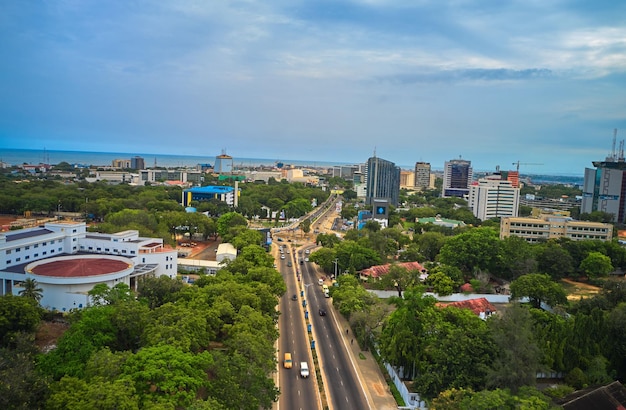 Un flusso di traffico nell'area commerciale di Accra, in Ghana