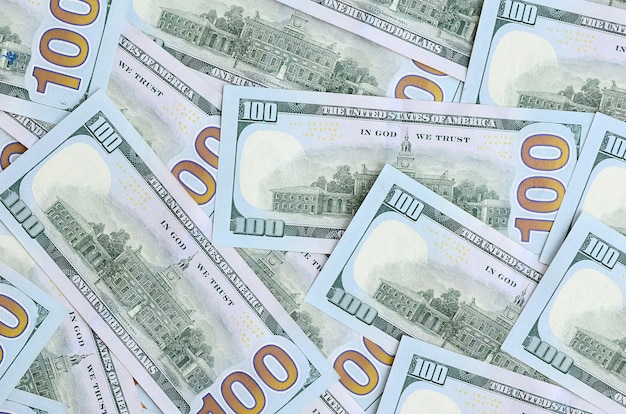 Un gran numero di banconote da un dollaro americano di un nuovo design con una striscia blu nel mezzo. Vista dall&#39;alto