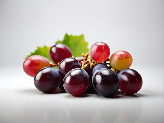 Un grappolo di uva sul tavolo