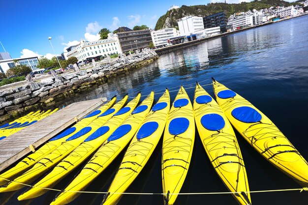 Un gruppo di kayak ad alesund