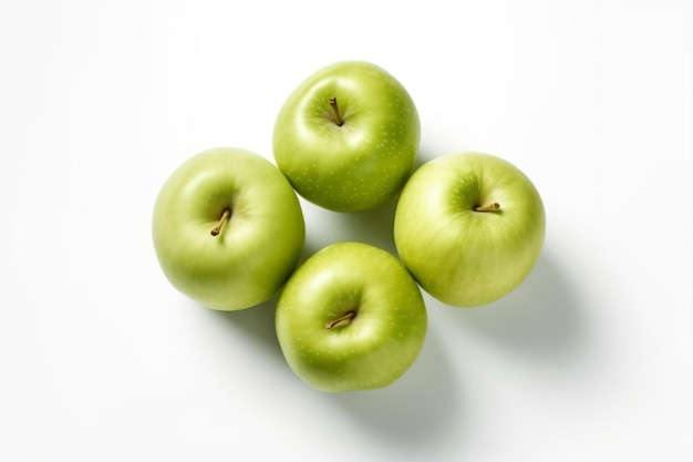 un gruppo di mele verdi seduto sopra una superficie bianca
