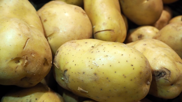 Un gruppo di patate fresche da vicino