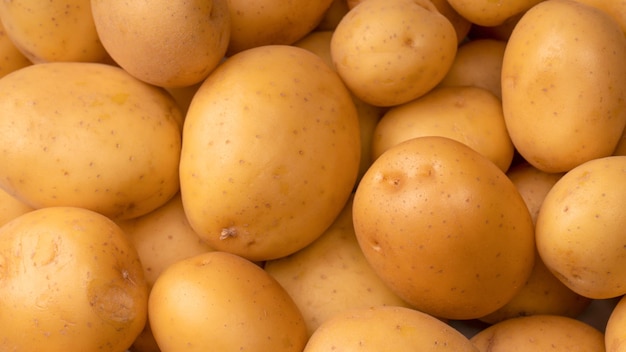 Un gruppo di patate fresche e gustose come sfondo