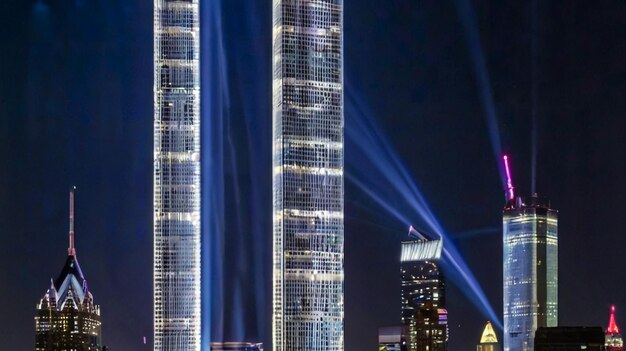 un'immagine di un edificio con la parola nuovo su di esso