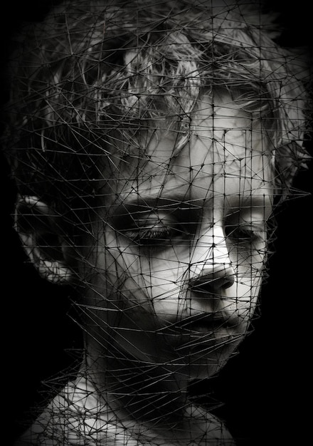 un'immagine in bianco e nero di un uomo con una rete su di esso