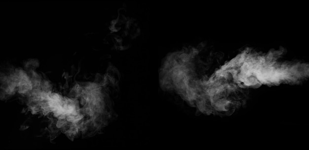 Un insieme di due diversi vapori di fumo vorticosi orizzontali isolati su uno sfondo nero da sovrapporre alle tue foto Raccolta di vapori orizzontali Sfondo fumoso sparso