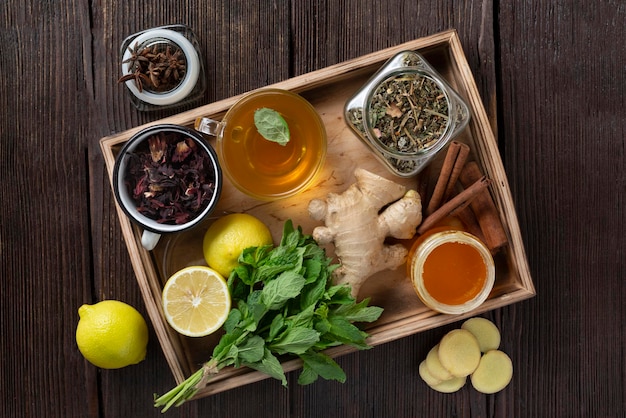 Un insieme di prodotti e frutti della medicina tradizionale per il tè medicinale