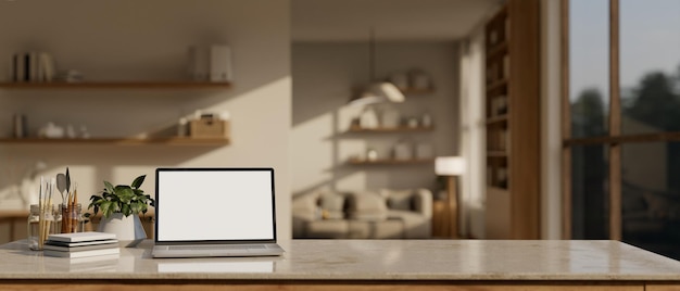 Un mockup di laptop su un tavolo con un soggiorno minimo moderno e sfocato come sfondo