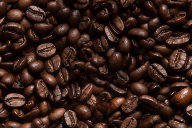 Un mucchio di chicchi di caffè con sopra la parola caffè