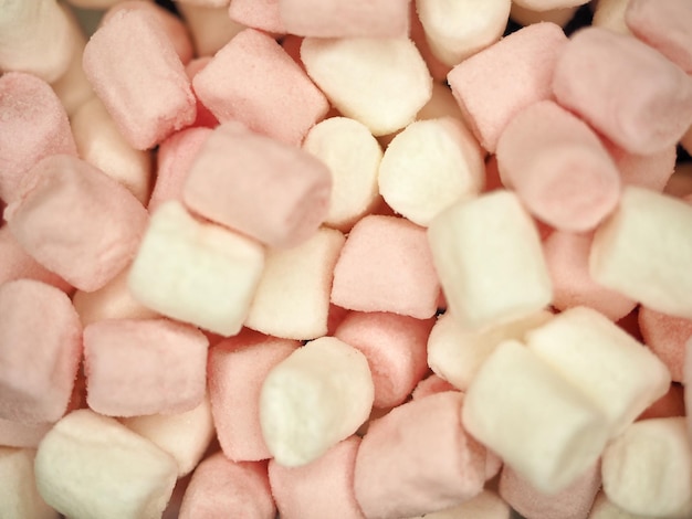 Un mucchio di marshmallow rosa e bianchi