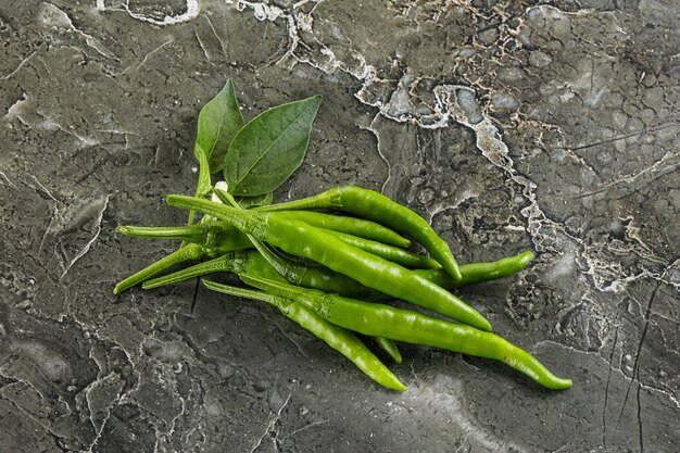 Un mucchio di peperoncino verde piccante