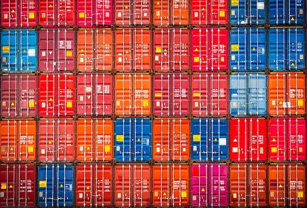 Un muro di contenitori colorati Movimentazione di trasporti logistici Industria Logistica delle spedizioni