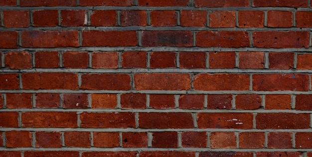 Un muro di mattoni con un muro di mattoni rossi.