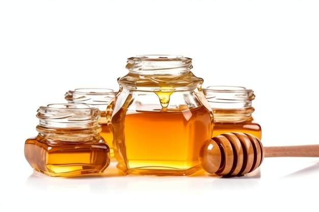 Un nido di miele con miele fresco in una pozzanghera di miele dolce miele che gocciola da un cucchiaio di legno gustoso