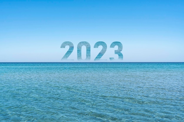 Un numero 2023 sull'orizzonte dell'acqua oceanica come segno del nuovo anno