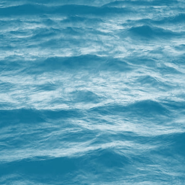 Un oceano blu con le onde e le parole oceano sopra