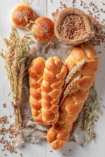 Un pane rustico e fresco appena cotto