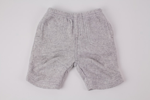 Un pantaloncino grigio per bambini