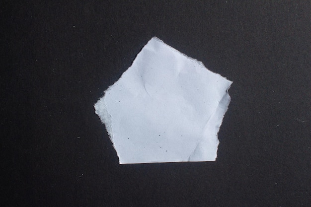 Un pezzo di carta con sopra un triangolo