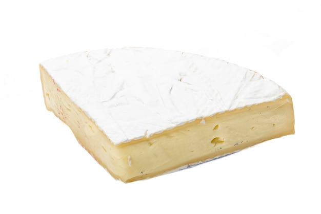 Un pezzo di formaggio brie morbido