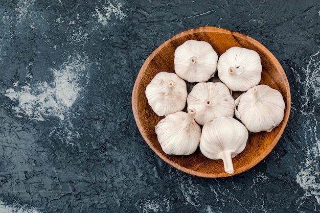 Un piatto di concetto di cucina all'aglio