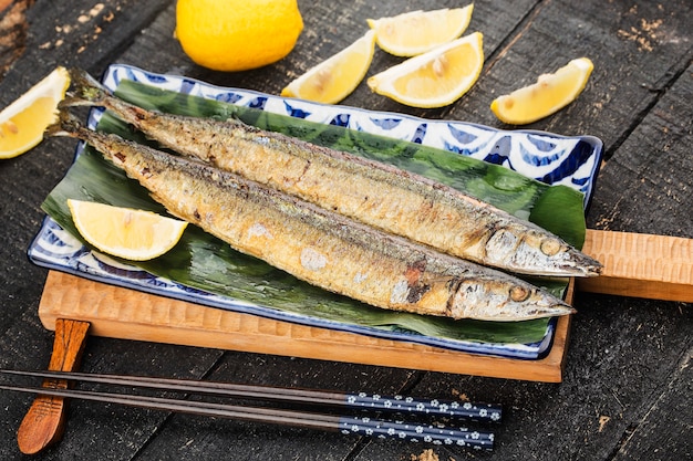 Un piatto di saury arrosto