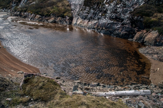 Un piccolo lago nella penisola di Kola