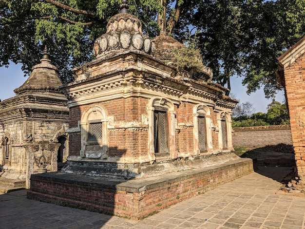 Un piccolo tempio nel parco di un tempio