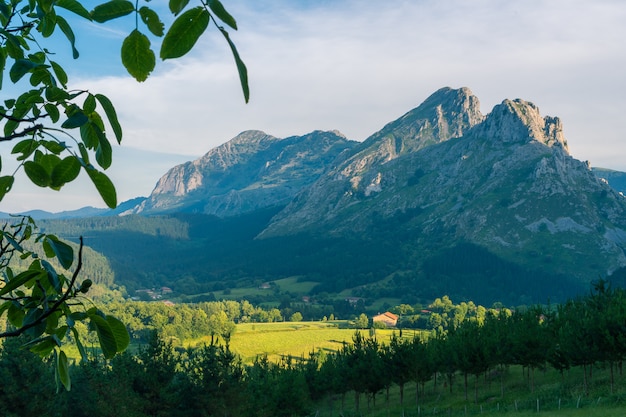 Un po 'di luce sulla valle del Mendiola