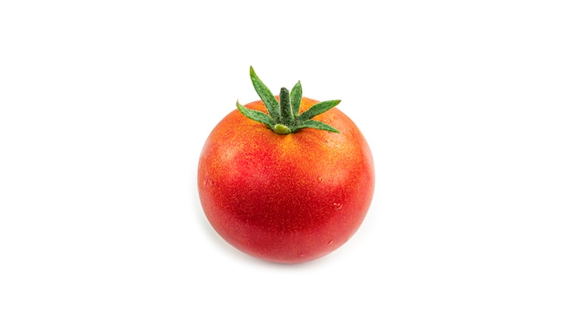 Un pomodoro rosso maturo con una coda verde.