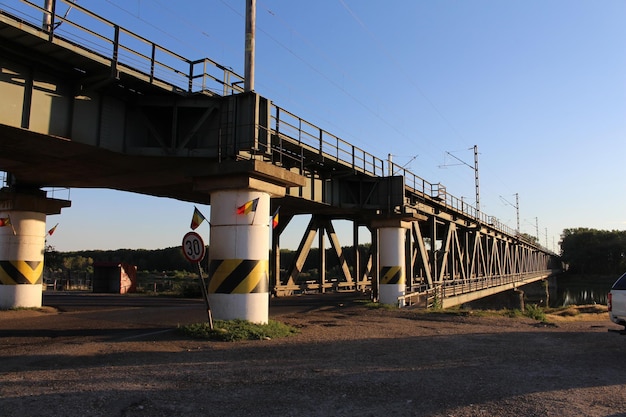 Un ponte su una strada