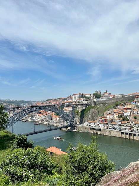 Un ponte sul fiume Douro in Portogallo