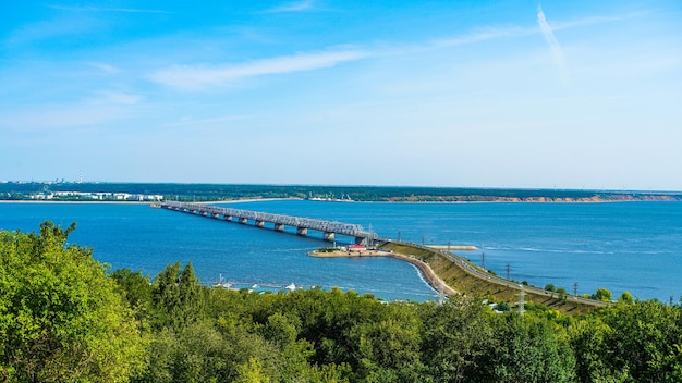 Un ponte sul fiume Volga a Ulyanovsk Russia