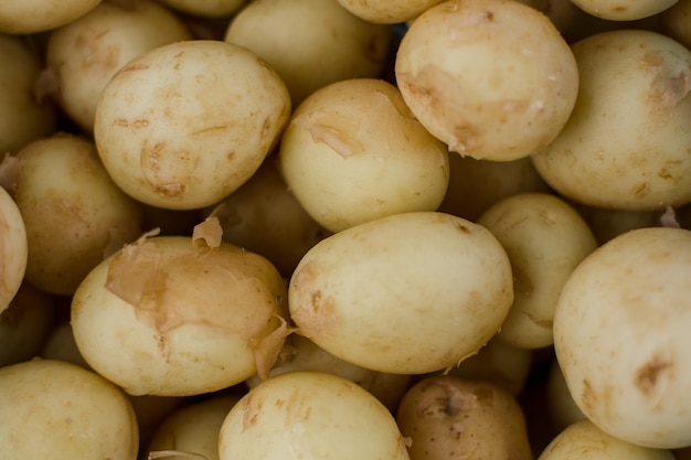 Un sacco di patate novelle sfondo agrario