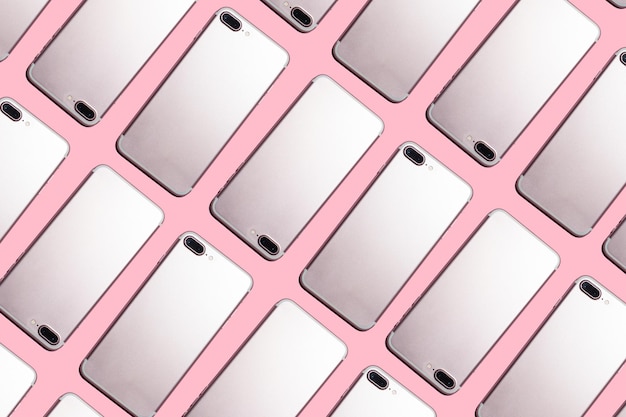 un sacco di telefoni cellulari su uno sfondo rosa Pattern