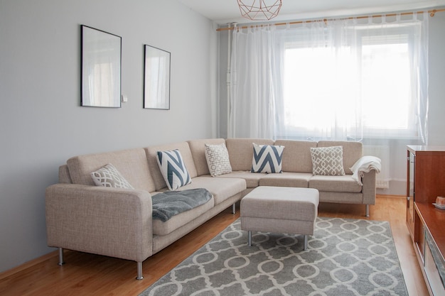 Un semplice minimalismo scandinavo soggiorno designa nordico moderno pulito interno carino