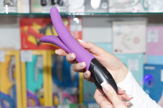 Un sex toy nelle mani delle donne Piacere e soddisfazione Emozioni positive