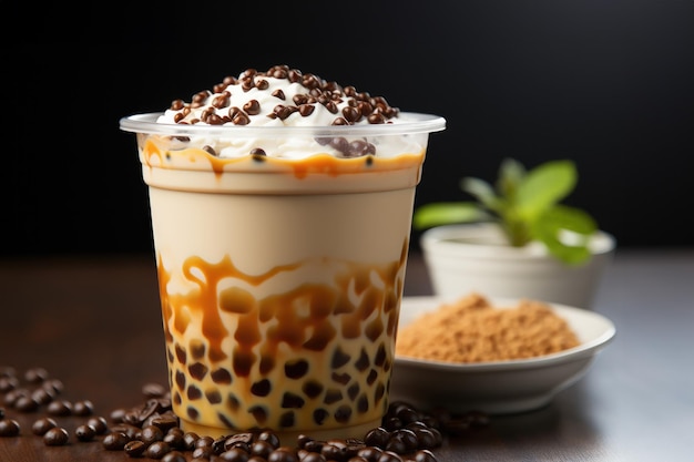 Un sontuoso Bubble Tea in un barattolo di plastica con latte, tapioca, perle di zucchero di canna