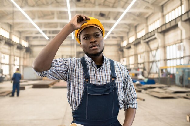 Un tecnico afroamericano al lavoro